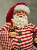 PAPAI NOEL COLECIONÁVEL DE PIJAMA COM CASTIÇAL E GATINHO 28CM