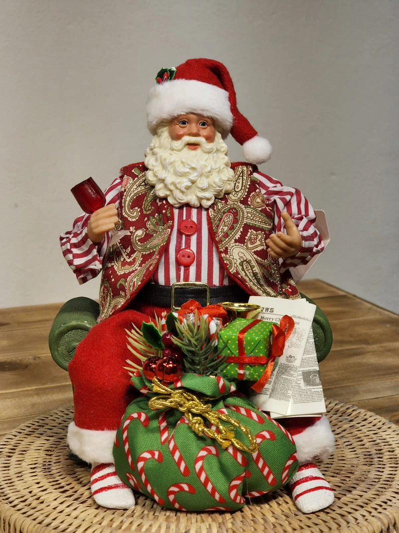 PAPAI NOEL SENTADO NO SOFÁ - COLECIONÁVEL - 28CM