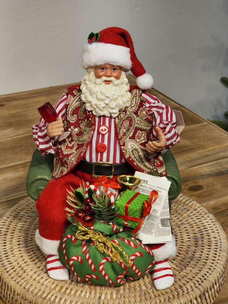 PAPAI NOEL SENTADO NO SOFÁ - COLECIONÁVEL - 28CM